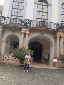 Zsuzsi, 59 �ves t�rskeres� n�, J�noshida