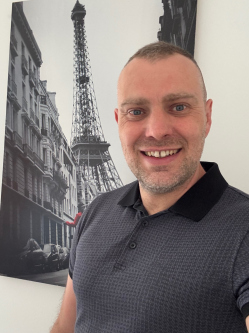 Tibor, 40 �ves t�rskeres� f�rfi, Bokod