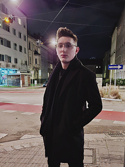 Zoltan, 35 �ves dabasi t�rskeres� f�rfi