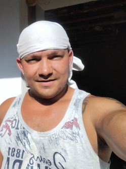 Ferk�, 42 �ves t�rskeres� f�rfi, Bakonycsernye