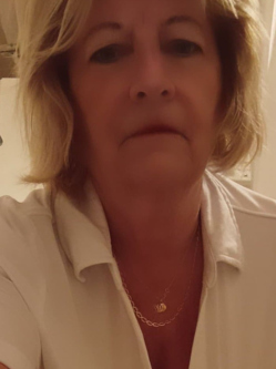 Julika, 69 �ves t�rskeres� n�, Nagyk�r�s