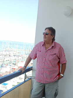 Mikl�s, 63 �ves t�rskeres� f�rfi, Szerencs