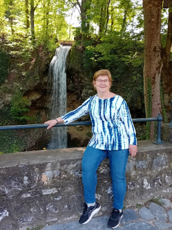 Marcsi, 71 �ves t�rskeres� n�, Martf�