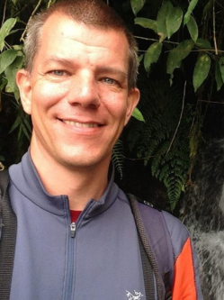 R�bert, 42 �ves t�rskeres� f�rfi, P�cs