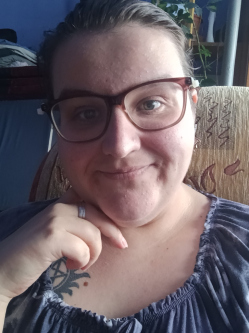 Dalma, 27 �ves t�rskeres� n�, J�szd�zsa