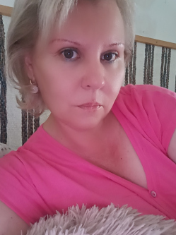 Krisztina, 51 �ves t�rskeres� n�, Salg�tarj�n