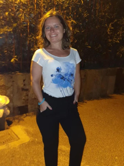 Vikt�ria, 45 �ves kecskem�ti t�rskeres� n�