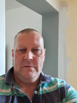 Zolt�n, 52 �ves karcagi t�rskeres� f�rfi