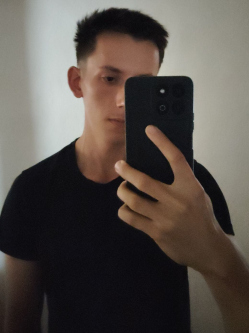 D�niel, 20 �ves t�rskeres� f�rfi, J�szap�ti
