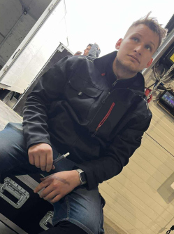 Patrik, 25 �ves t�rskeres� f�rfi, �csa