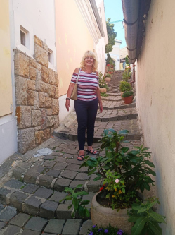 Kati, 60 �ves t�rskeres� n�, Budapest