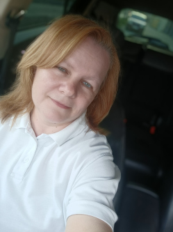 Kinga, 48 �ves t�rskeres� n�, Gy�l