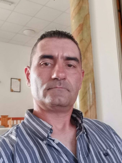 Zoli, 46 �ves t�rskeres� f�rfi, B�s�rk�ny
