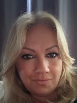 Andrea, 50 �ves t�rskeres� n�, Szentendre
