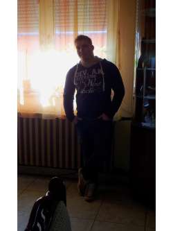 Tibor, 38 �ves t�rskeres� f�rfi, Cs�sz