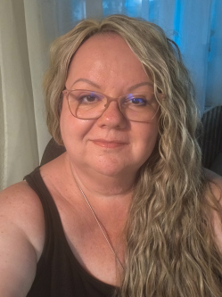 Judit, 55 �ves t�rskeres� n�, J�szber�ny