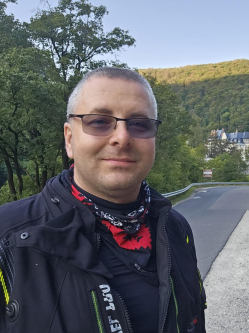 Misi, 44 �ves t�rskeres� f�rfi, Szarvas