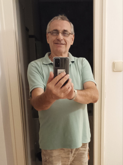 R�bert, 62 �ves t�rskeres� f�rfi, Gy�r