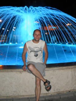 Bal�zs, 45 �ves t�rskeres� f�rfi, Zs�mbok