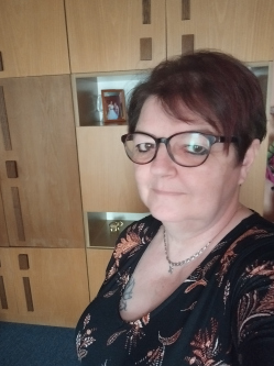 Katalin, 60 �ves t�rskeres� n�, Orosh�za