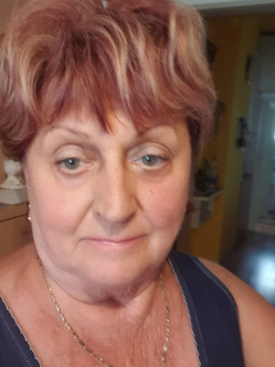 Emi, 73 �ves t�rskeres� n�, Salg�tarj�n