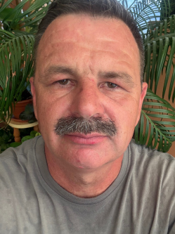 Ferenc, 54 �ves t�rskeres� f�rfi, T�tv�zsony