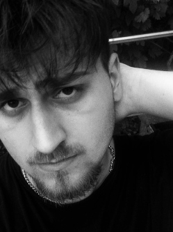 Ricsi, 21 �ves t�rskeres� f�rfi, Gyula