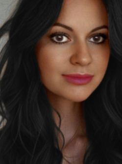Kitti, 43 �ves t�rskeres� n�, Duna�jv�ros