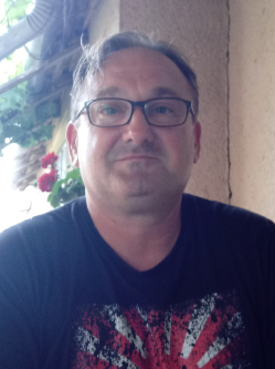 L�szl�, 54 �ves t�rskeres� f�rfi, L�tav�rtes