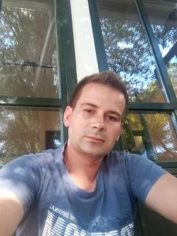 Csaba, 33 �ves t�rskeres� f�rfi, �jcsan�los