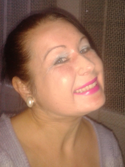 Elina, 38 �ves t�rskeres� n�, P�szt�