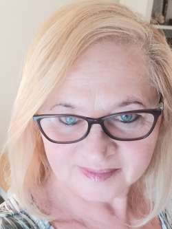 Gy�ngyi, 73 �ves t�rskeres� n�, Ag�rd