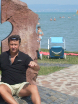 Adri�n, 62 �ves t�rskeres� f�rfi, Szeksz�rd
