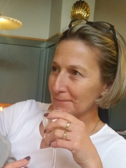 Eszter, 56 �ves budapesti t�rskeres� n�