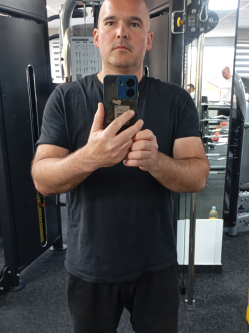 P�l, 42 �ves t�rskeres� f�rfi, Zs�ka