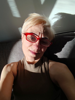 Betti, 47 �ves t�rskeres� n�, Kishars�ny