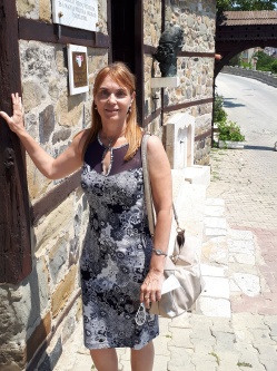 Judit, 59 �ves t�rskeres� n�, �rd