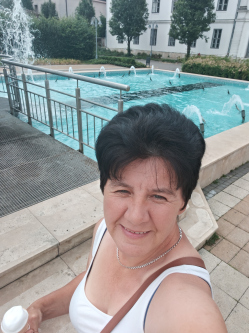 Maria, 45 �ves t�rskeres� n�, Hajd�b�sz�rm�ny