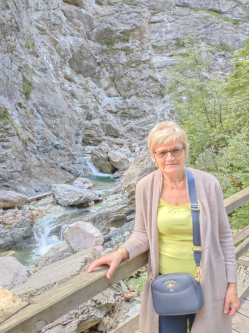 Ilona, 67 �ves t�rskeres� n�, Duna�jv�ros