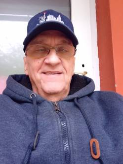 Laszlo, 76 �ves t�rskeres� f�rfi, Si�fok