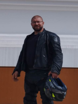 Csaba, 40 �ves v�cr�t�ti t�rskeres� f�rfi