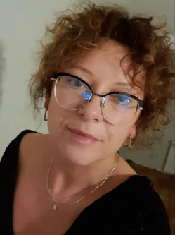 Kitti, 55 �ves t�rskeres� n�, Salg�tarj�n