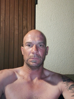 Csaba, 38 �ves saj�b�bonyi t�rskeres� f�rfi