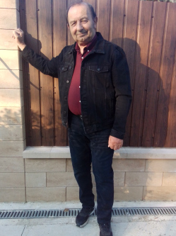 Sanyi, 77 �ves t�rskeres� f�rfi, T�ny�