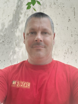 J�zsef, 43 �ves t�rskeres� f�rfi, Kisk�re