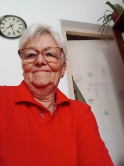 Julianna, 76 �ves t�rskeres� n�, Gyula