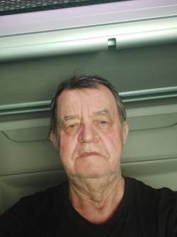 Adorj�n, 69 �ves t�rskeres� f�rfi, Ny�racs�d