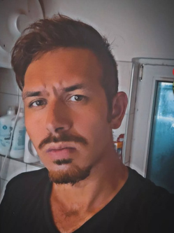 Henrik, 28 �ves t�rskeres� f�rfi, Baja