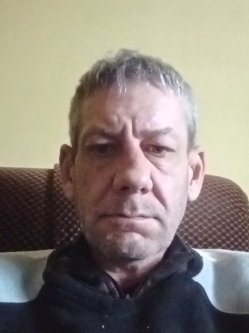 P�ter, 45 �ves t�rskeres� f�rfi, Dudar