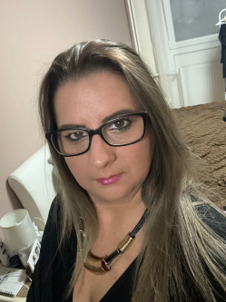 Melinda, 41 �ves t�rskeres� n�, Kom�rom